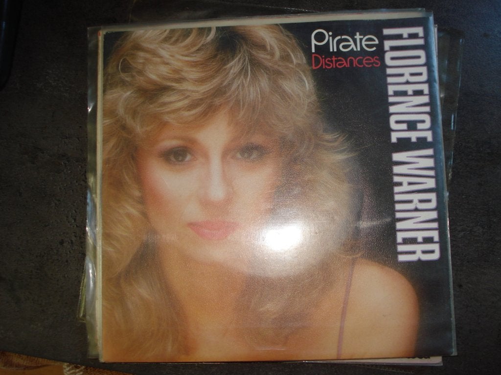Florence Warner: Pirate / Distances, Fotohoes, Ophalen of Verzenden, Zo goed als nieuw, Pop