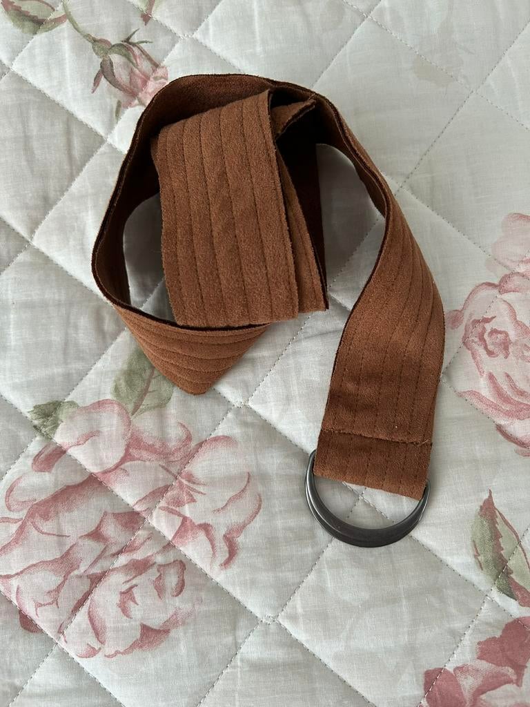 Riem suedine nieuw 115 cm, Nieuw, Heupriem, Ophalen of Verzenden, 3 tot 5 cm