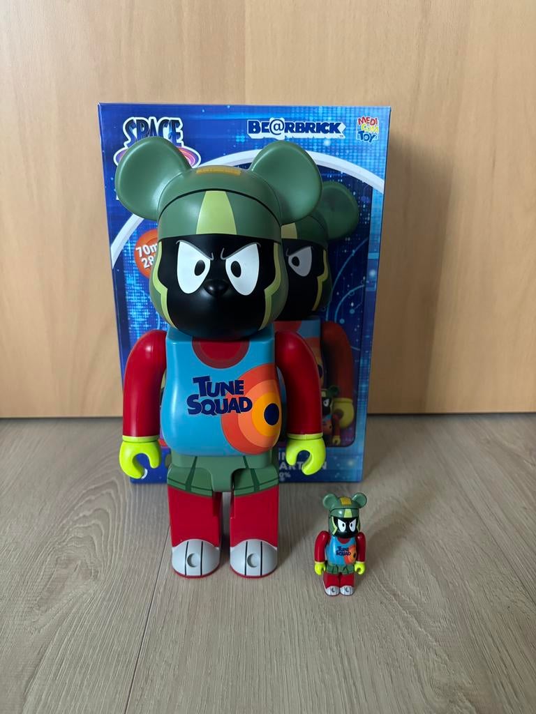 Bearbrick Space Jam Marvin The Martian 100% & 400% Set, Verzamelen, Poppetjes en Figuurtjes, Ophalen of Verzenden, Zo goed als nieuw