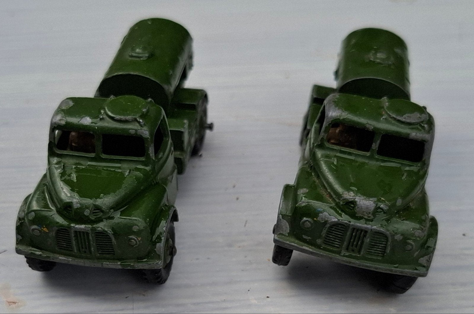 2x Vintage Dinky Toys Leger Tankwagen 643, Ophalen of Verzenden, Gebruikt, Overige typen