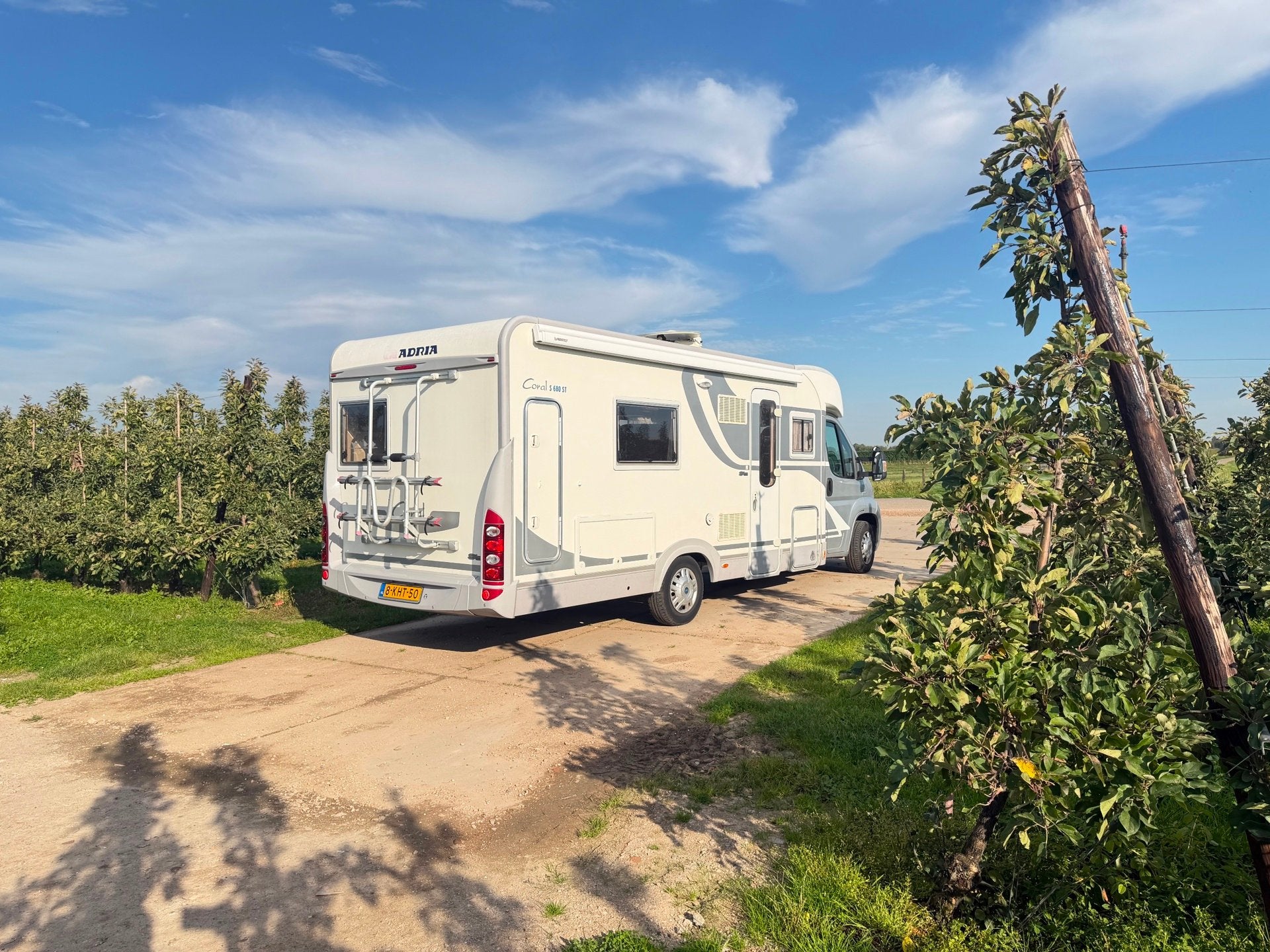 Foto 4 van Adria Coral S 680 ST LUCHTVERING / AIRCO / OYSTER SCHOTEL +
