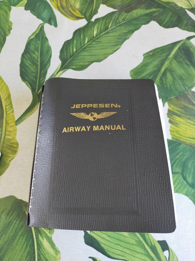 Jeppesen Airway Manual 2" gebonden leer AM 621134, Verzamelen, Luchtvaart en Vliegtuigspotten, Ophalen of Verzenden