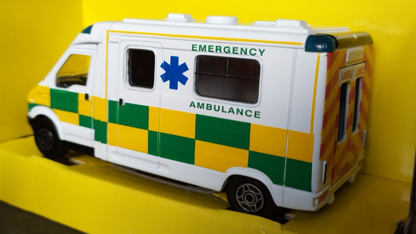 Renault Master ambulance 1:43 Husky Pol, Overige merken, Auto, Verzenden, .