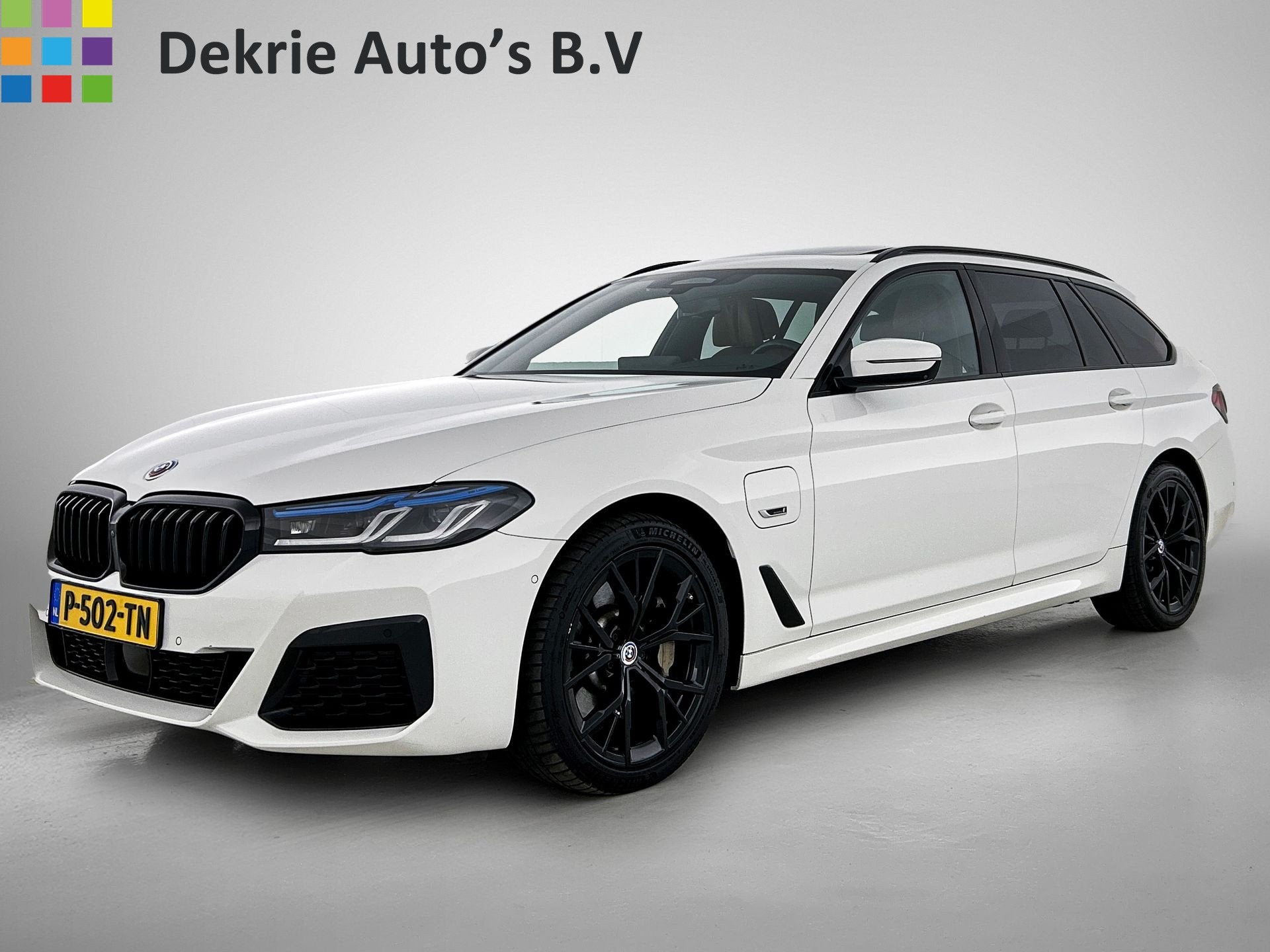 BMW 5 Serie Touring 530e High Executive M-Sport / Anniversar, Auto's, 1935 kg, Gebruikt, 2000 kg, Vierwielaandrijving