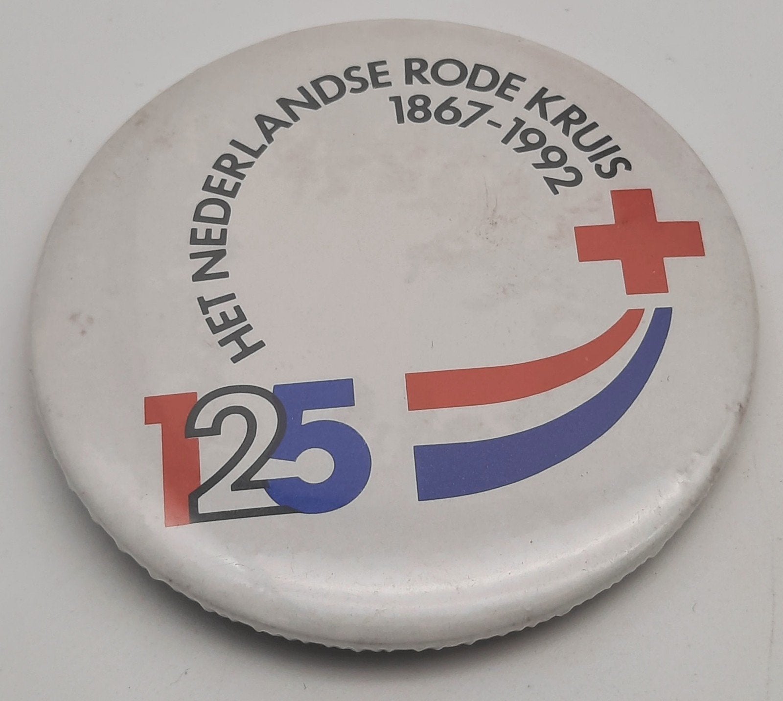 Vintage Button Het Nederlandse Rode Kruis 1867-1992 125 jaar, Ophalen of Verzenden, Gebruikt, Overige onderwerpen, Button
