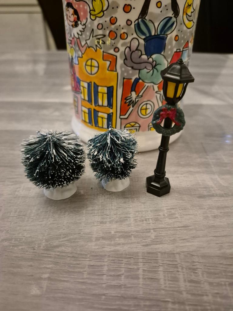 2 kerst dorp bosjes en lantaarnpaal, Diversen, Kerst, Ophalen of Verzenden
