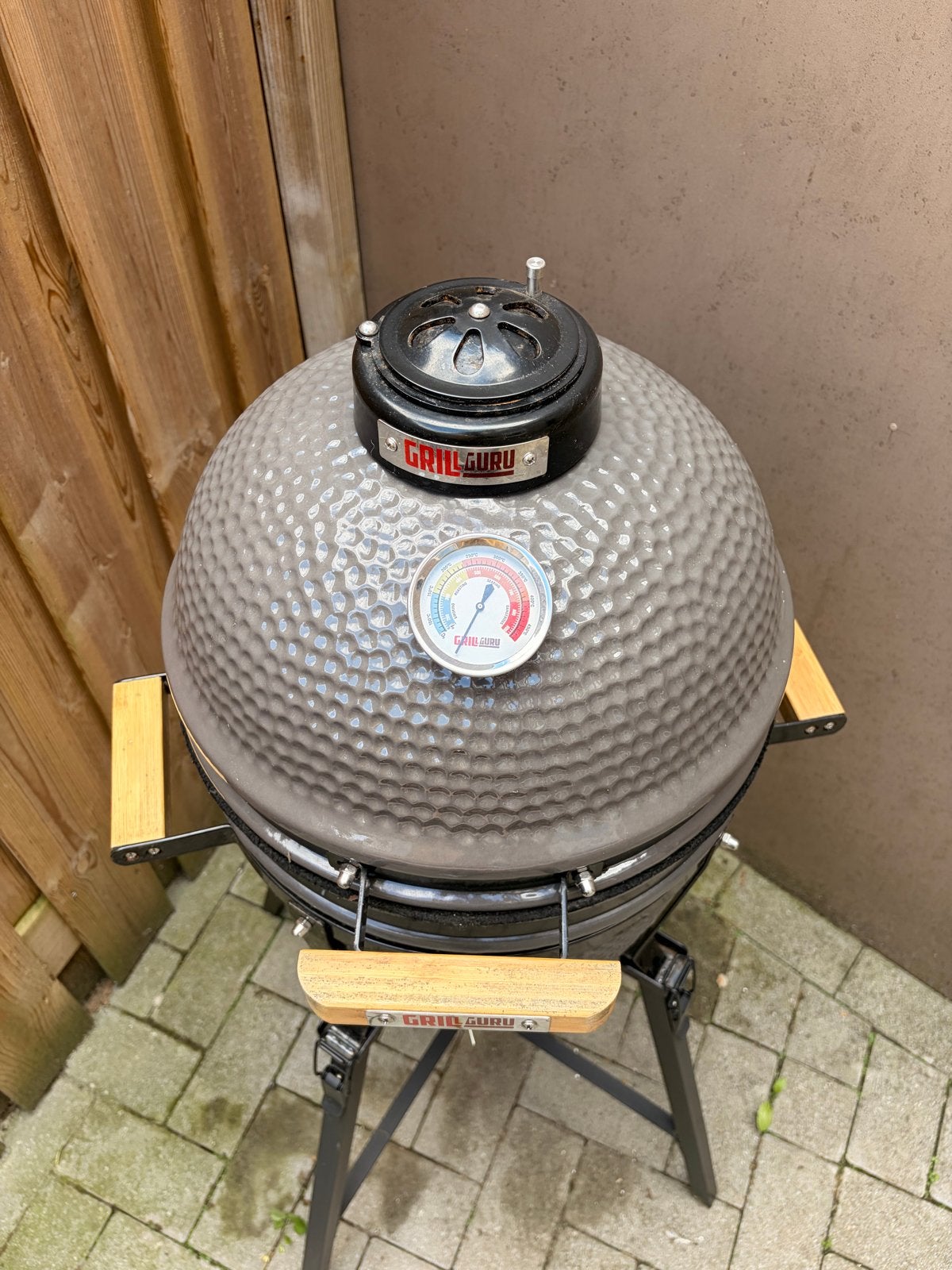 Grill Guru Compact Kamado BBQ incl. onderstel en hoes, Tuin en Terras, Barbecue-accessoires, Ophalen, Zo goed als nieuw