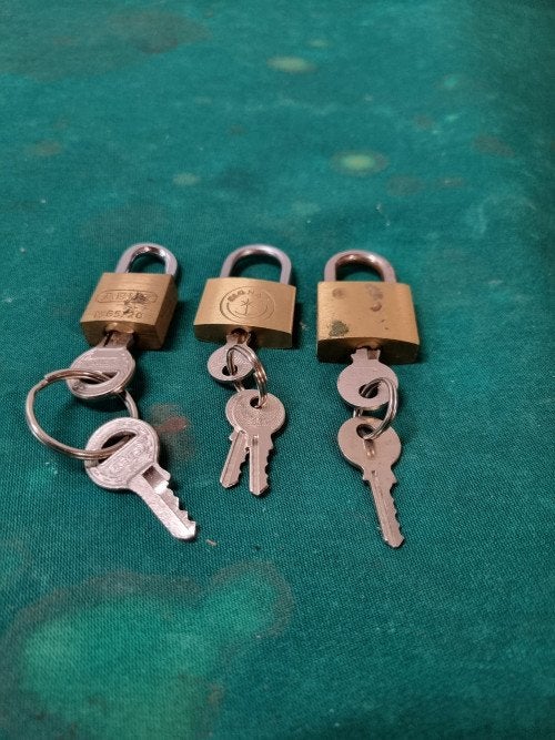 hangslot klein drie stuks, Ophalen of Verzenden, 'T Olde Gre-j, Info@toldegrej.nl, Endepoelstraat 20f Didam
