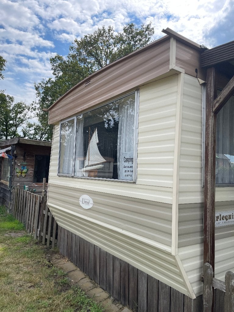 Stacaravan met geïsoleerde schuur afdak vaste plek in Beerze, Caravans en Kamperen, Stacaravans, Tot en met 6