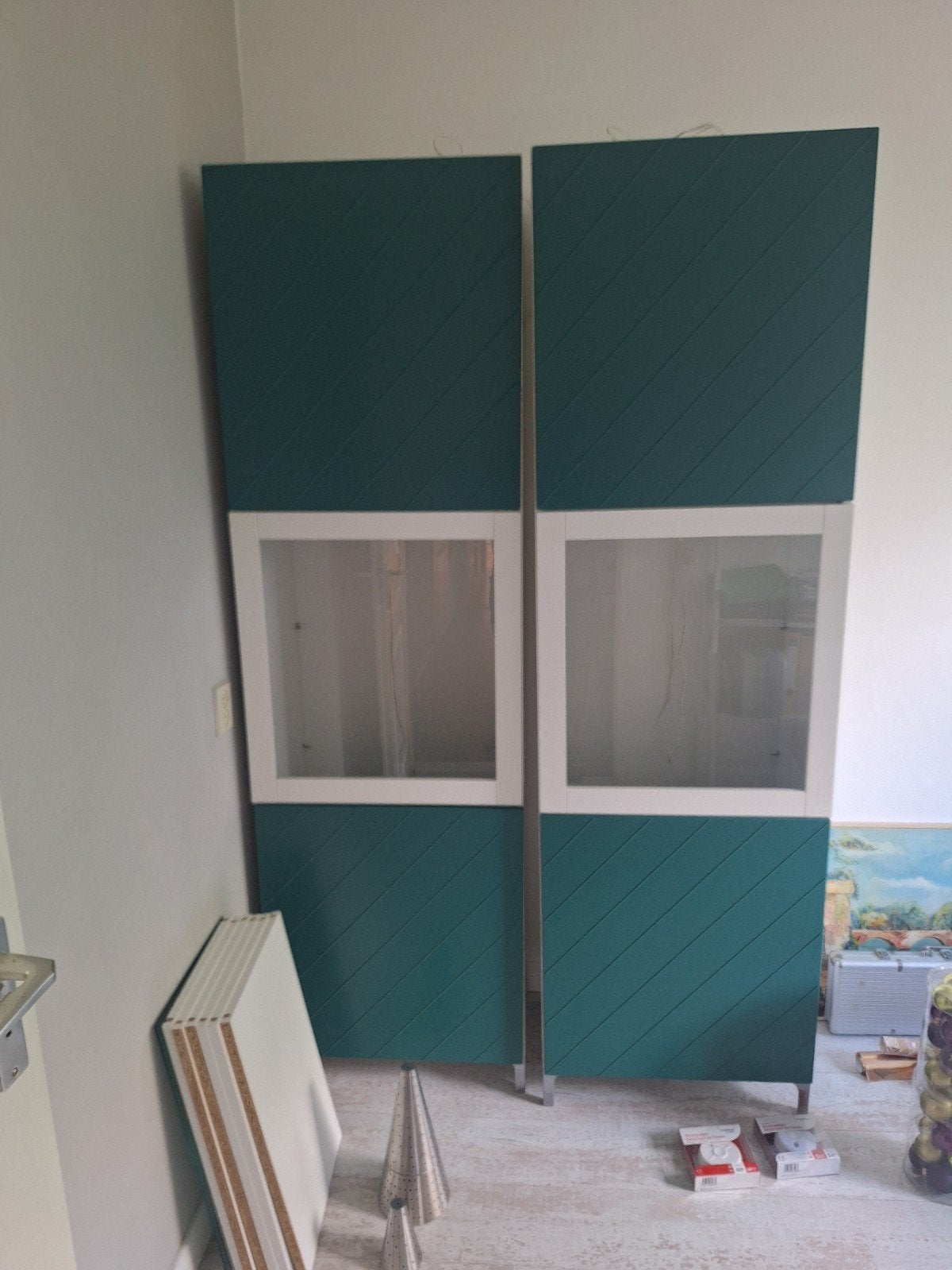 IKEA Bestå Kast Groen met Vitrine en LED Verlichting, Ophalen, Zo goed als nieuw