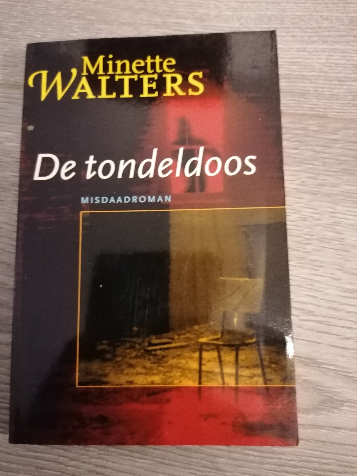 Minette Walters - De Tondeldoos (Misdaadroman), Ophalen of Verzenden, Gelezen, Minette Walters, Europa overig
