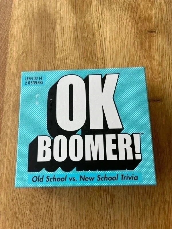 Goliath - OK BOOMER - Kaartspel - Kennisquiz - compleet, Een of twee spelers, Ophalen of Verzenden, Zo goed als nieuw, Goliath