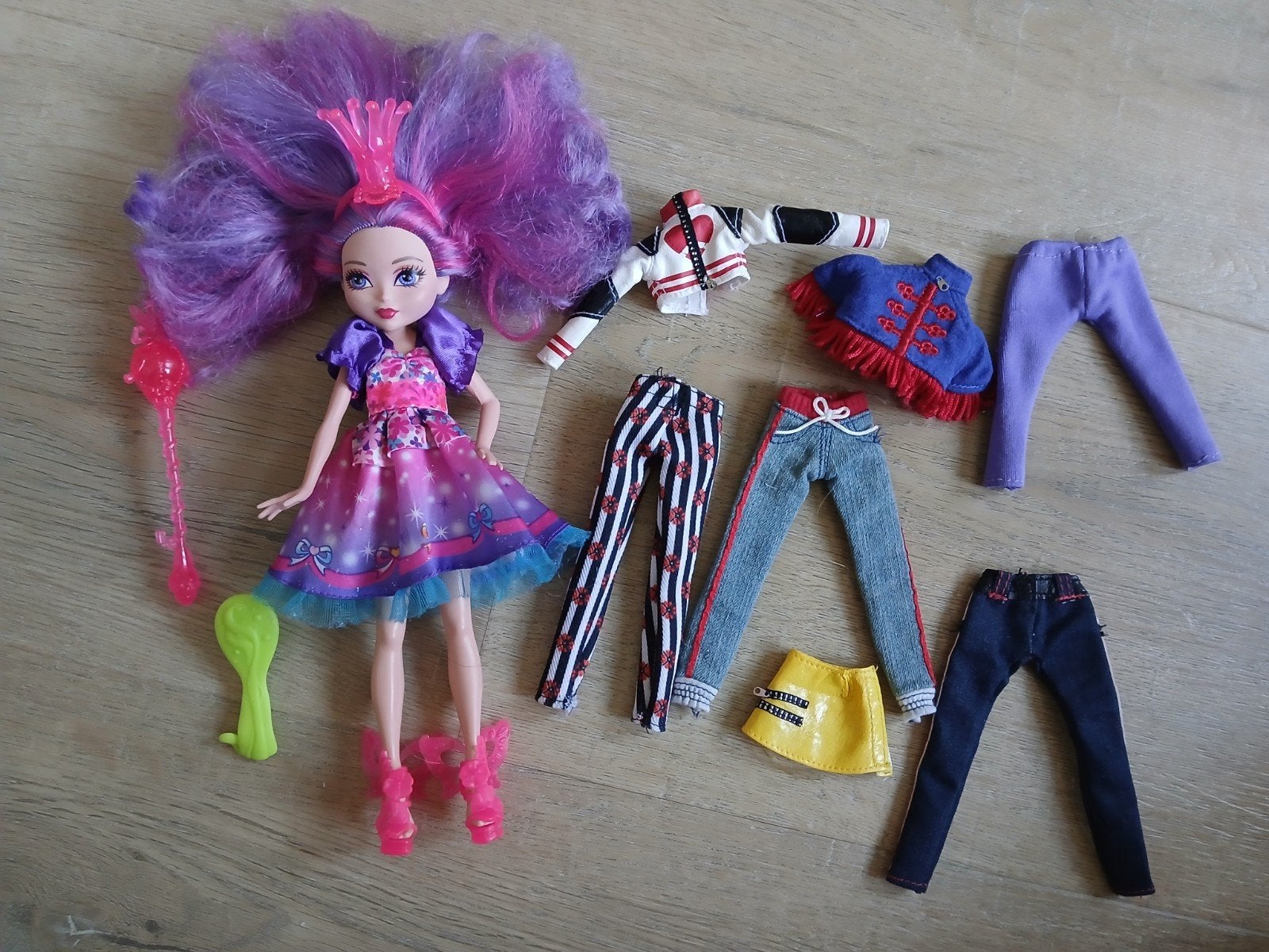 leuke set Mattel tiener barbie en extra kleertjes, Kinderen en Baby's, Speelgoed | Poppen, Ophalen of Verzenden, Zo goed als nieuw