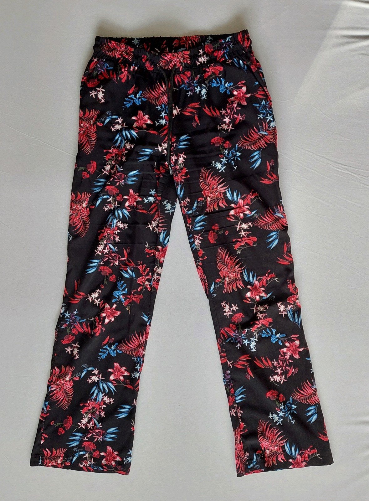Jazlyn dames broek zwart met rode bloemen groen blauw maat M, Kleding | Dames, Maat 38/40 (M), Jazlyn, Zwart, Ophalen of Verzenden