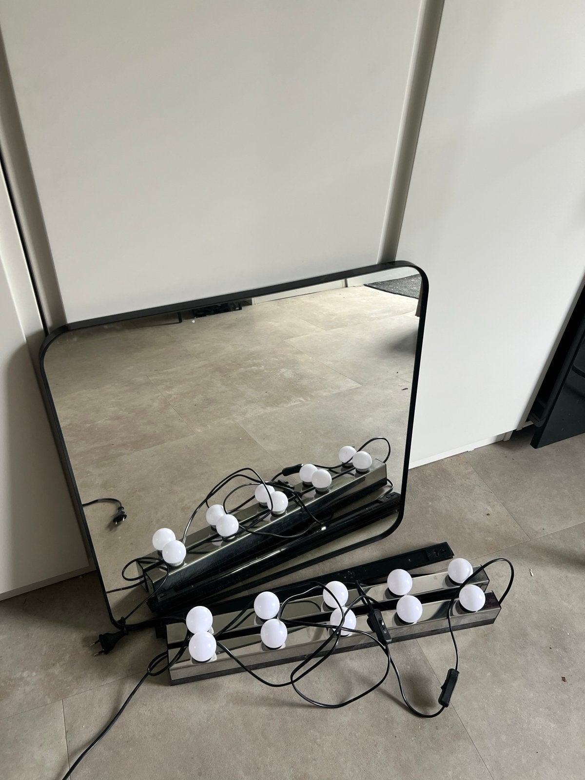 IKEA Lindbyn spiegel met lampjes, Vierkant, Ophalen of Verzenden, Zo goed als nieuw, 75 tot 100 cm