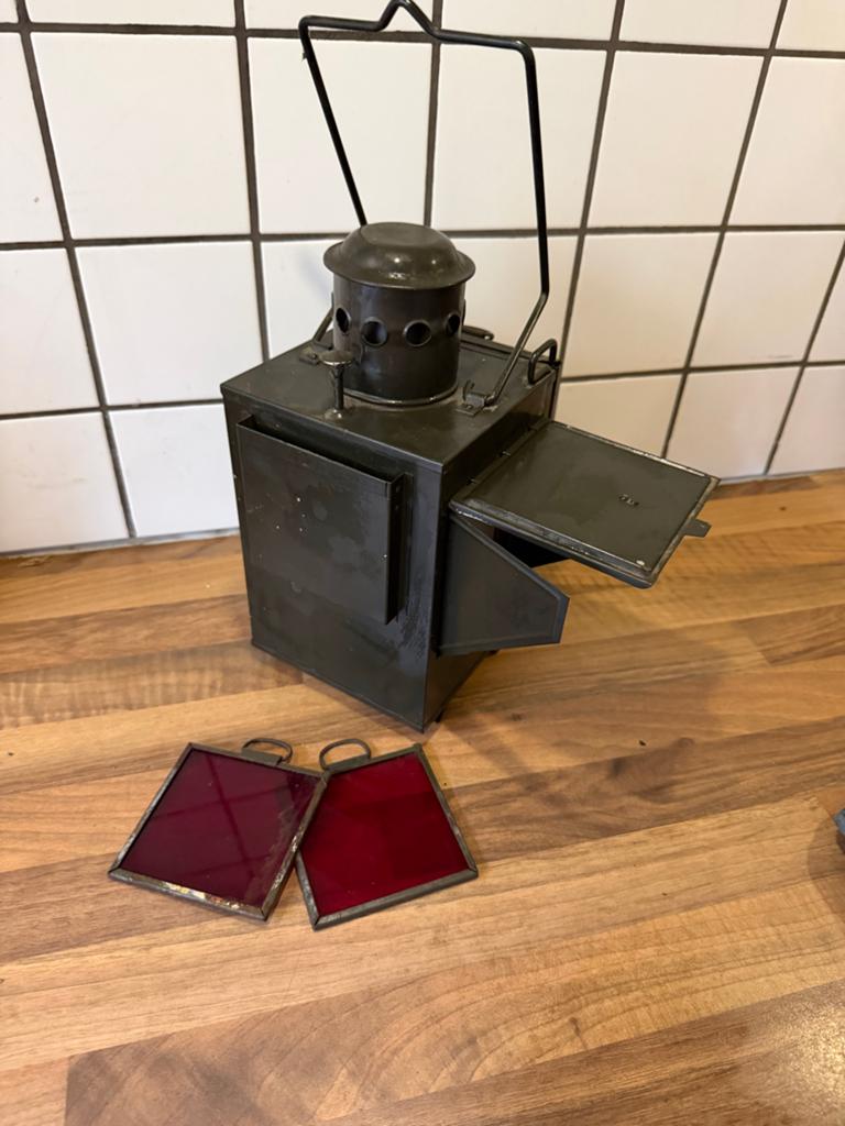 Militaire seinlamp met toebehoren en olielampje, Ophalen of Verzenden
