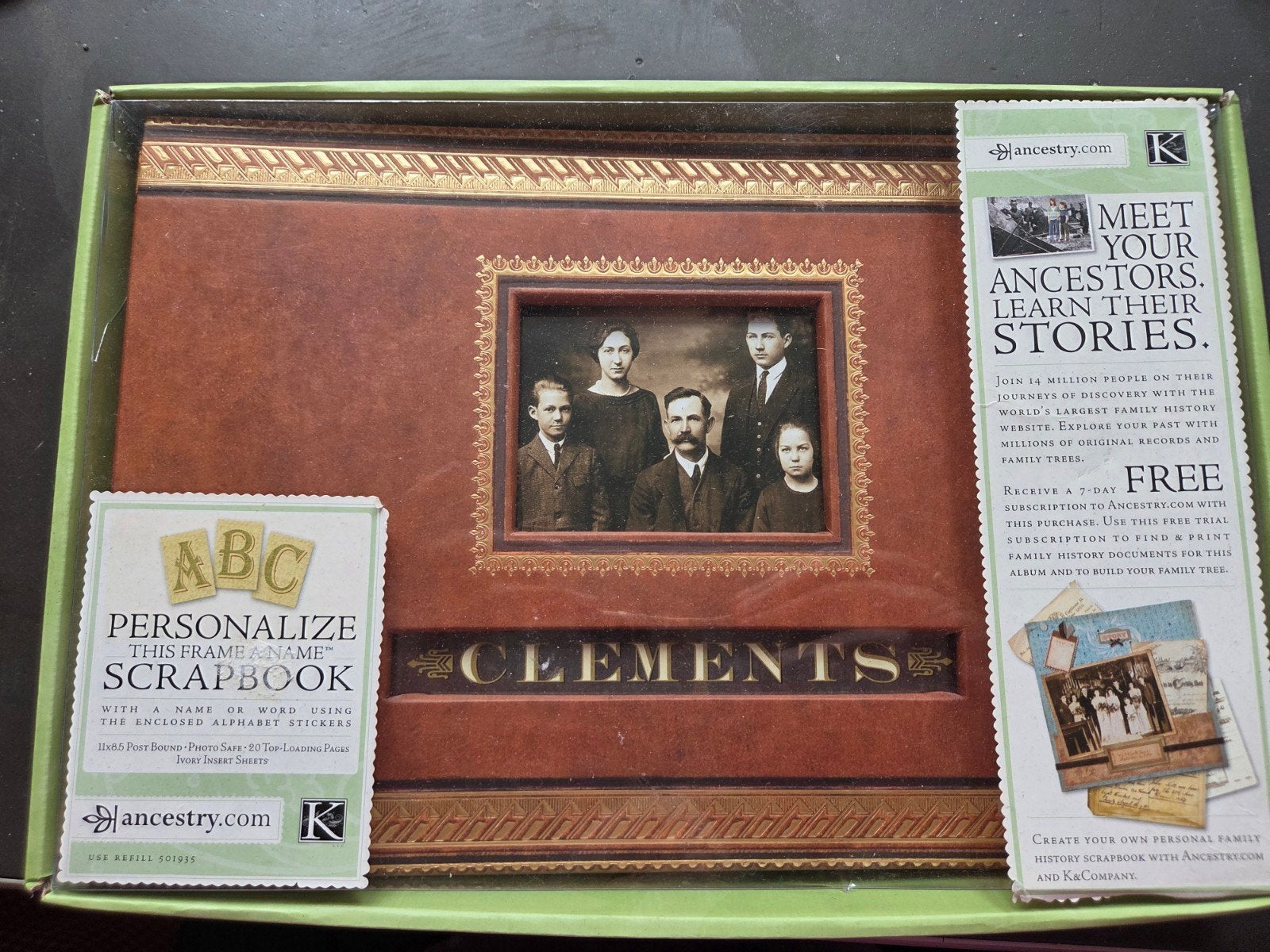 Nieuw scrapbook in doos met stickers, Hobby en Vrije tijd, Scrapbooking, Ophalen of Verzenden, Nieuw, Overige merken