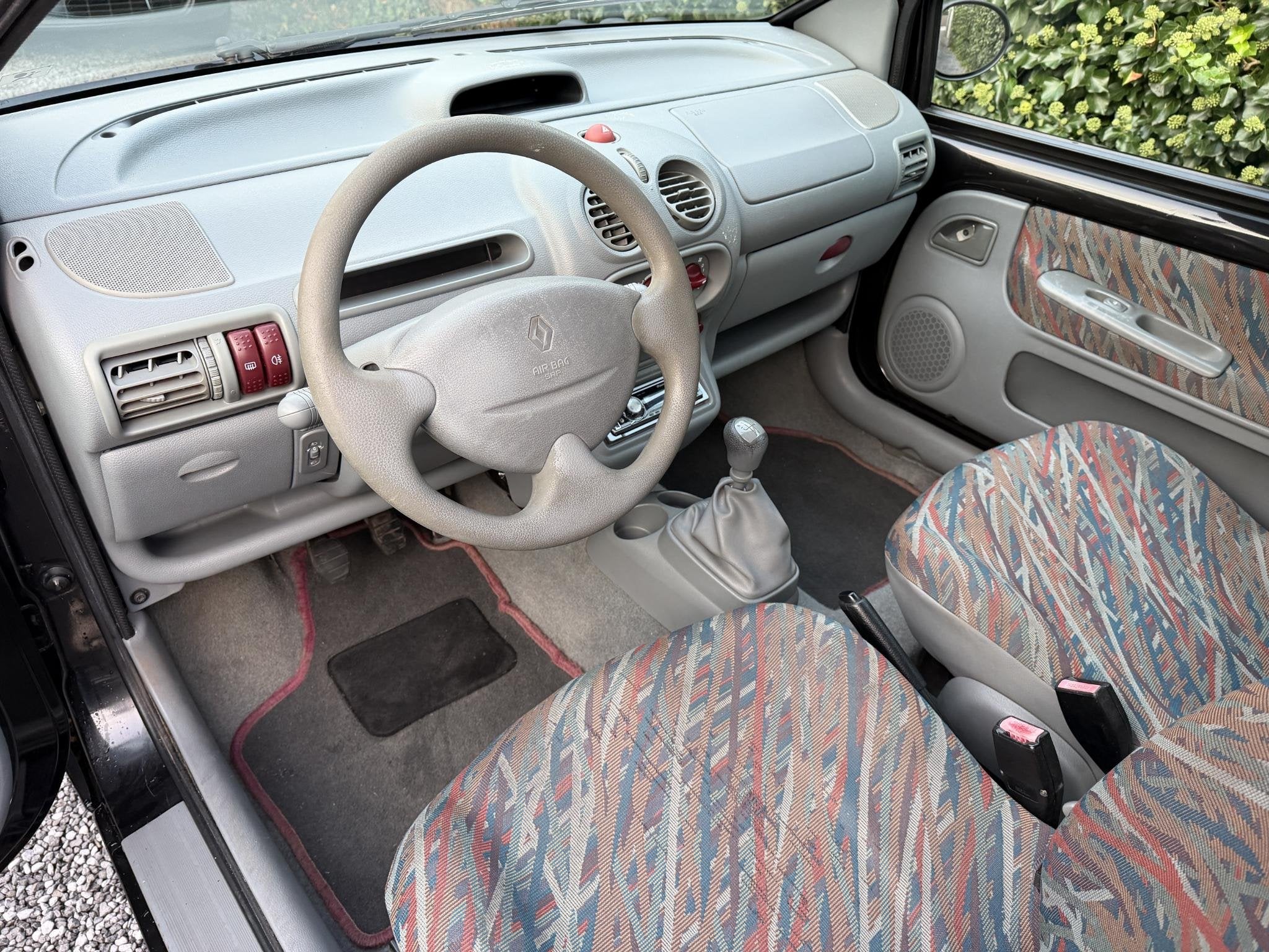 Foto 9 van Renault Twingo 1.2 Expression | Elekt. Ramen | Radio / CD |