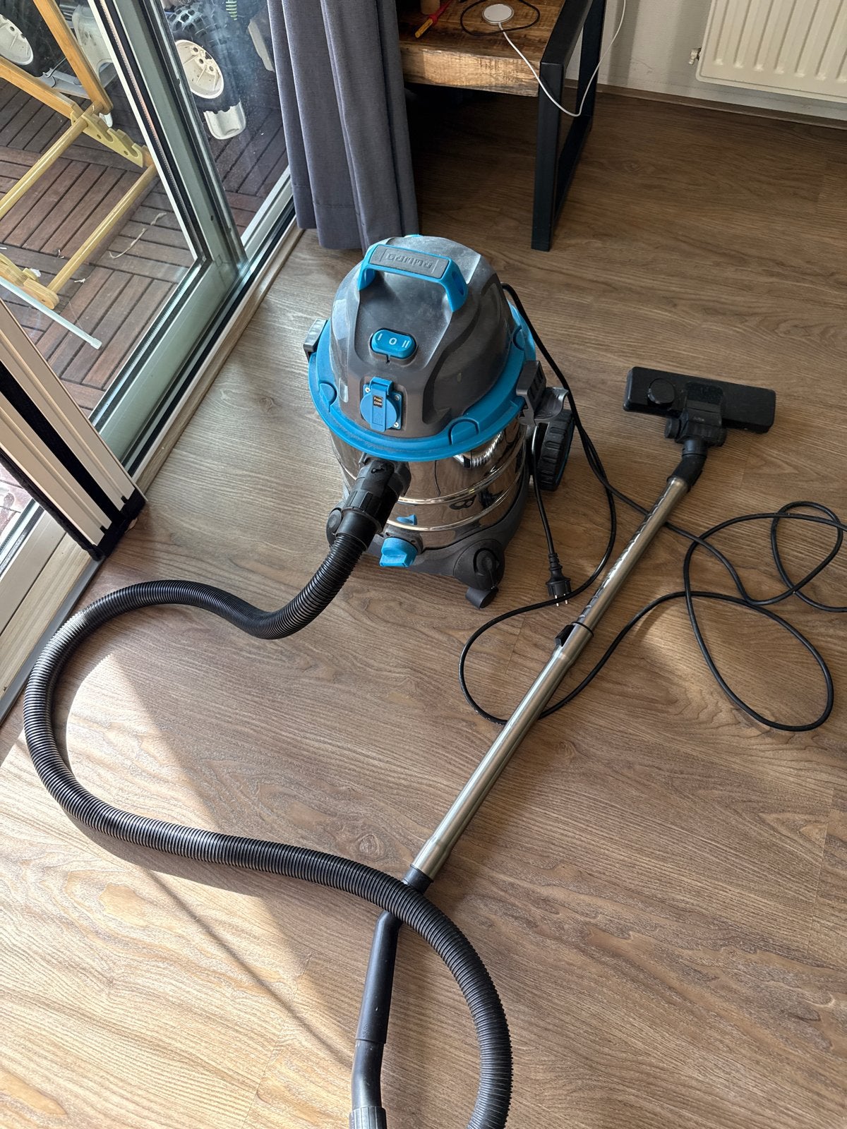 Robuuste bouwstofzuiger met nieuwe filter en extra zakken, Ophalen of Verzenden, Gebruikt, Waterstofzuiger
