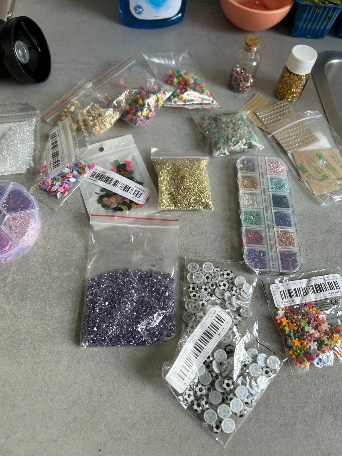 Grote collectie knutselmateriaal: glitters, steentjes, bloem, Zelfklevend, Nieuw, Meerkleurig, Kunststof