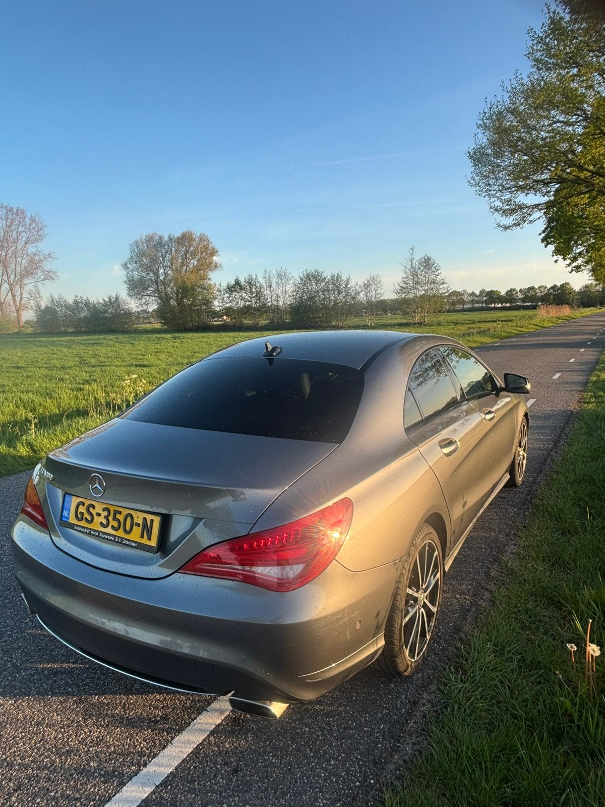 Mercedes-Benz CLA 180 1.6 90KW 7G-DCT (aut) 2015 Grijs, Auto's, Parkeerassistent, Zwart, 4 cilinders, 715 kg