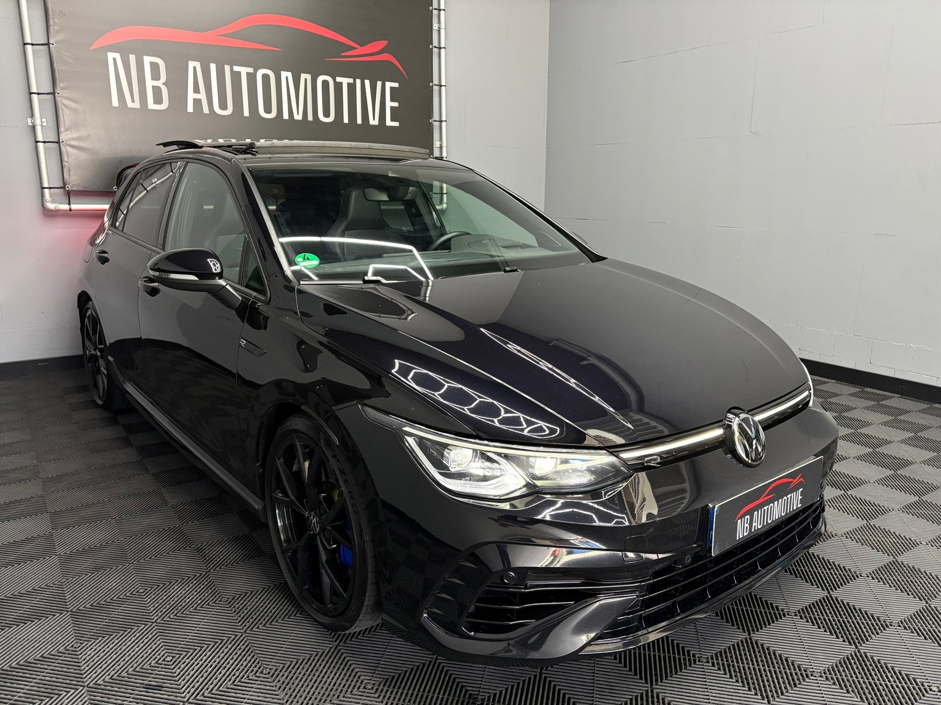 Volkswagen Golf 8 2.0 TSI R 4Motion Akra, Gebruikt, 4 cilinders, 1984 cc, Zwart