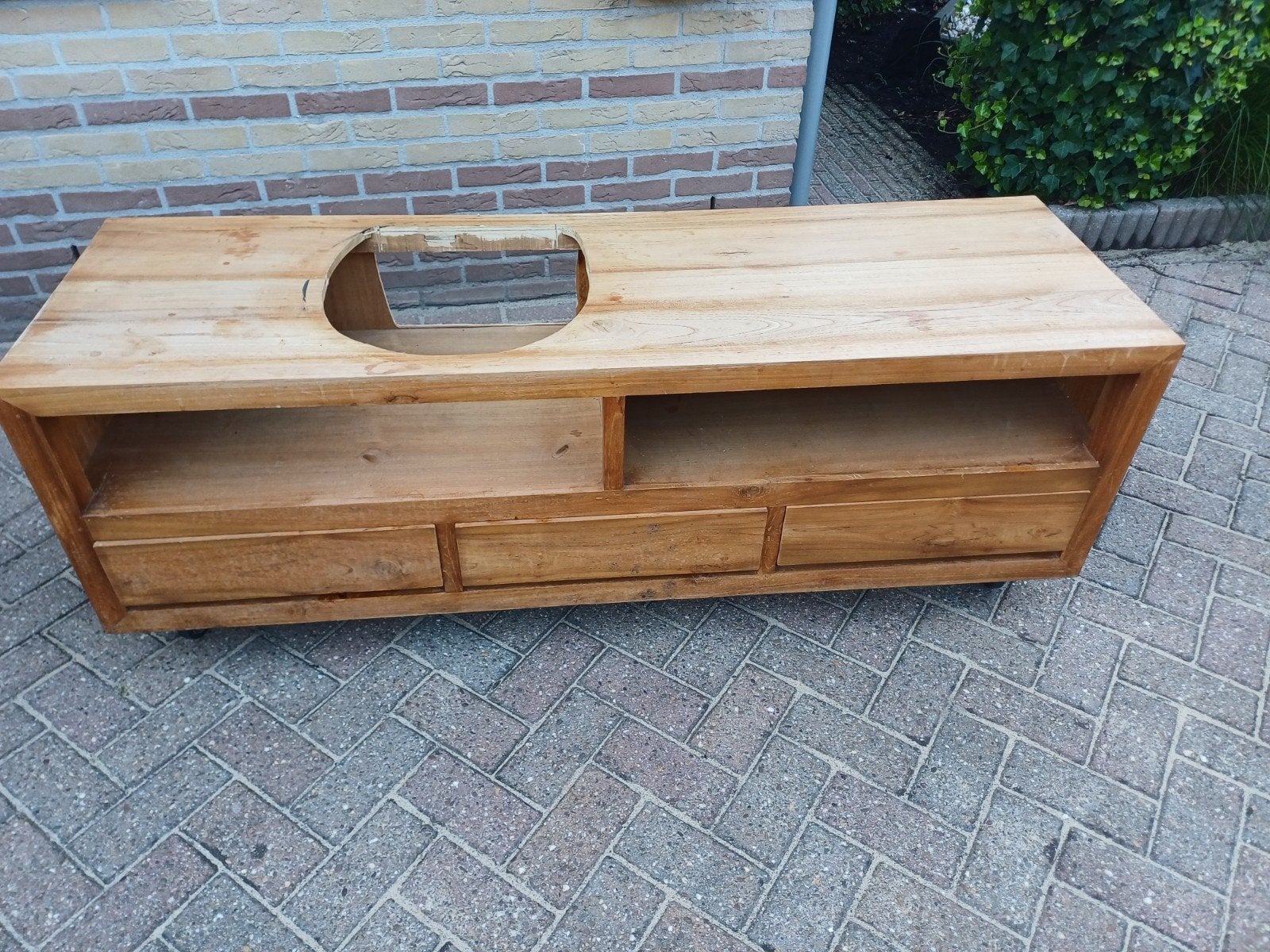 Buiten bbq kast op wielen, Ophalen, Gebruikt