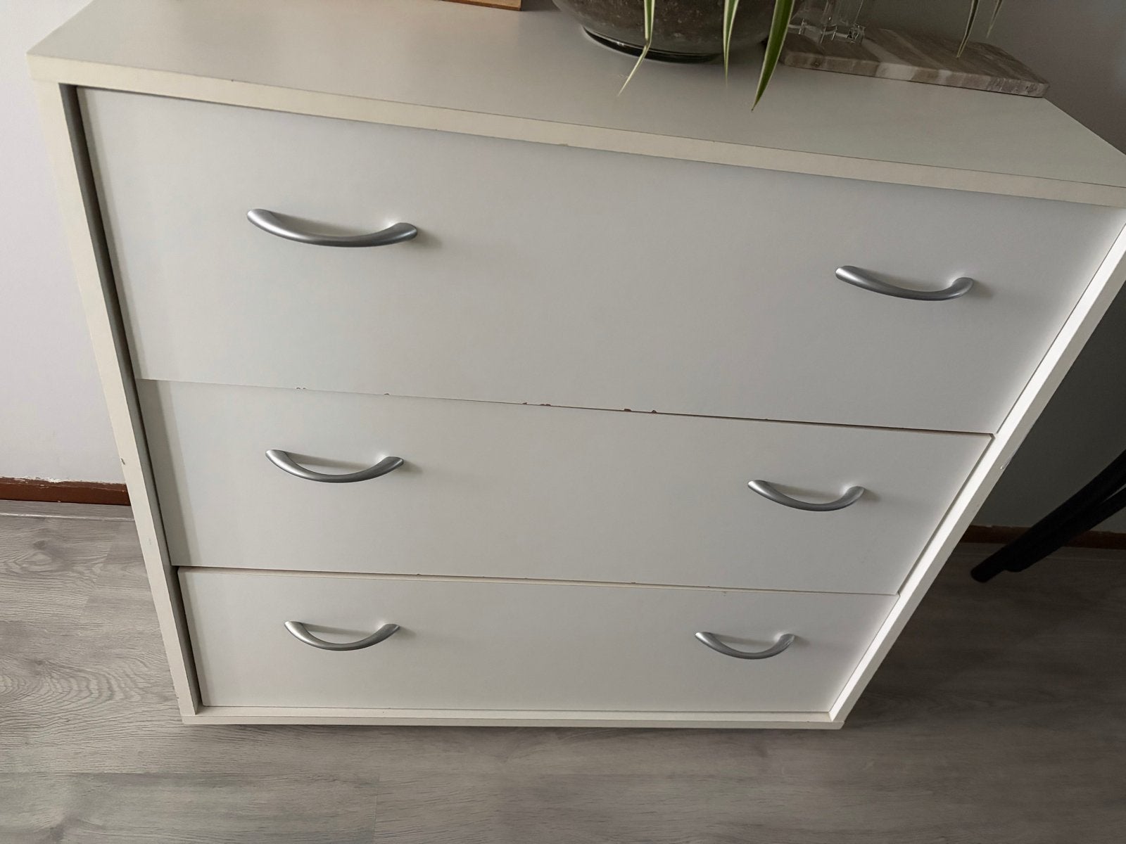 Witte ladekast met 3 laden, Gebruikt, 100 tot 150 cm, 3 of 4 laden, 25 tot 50 cm