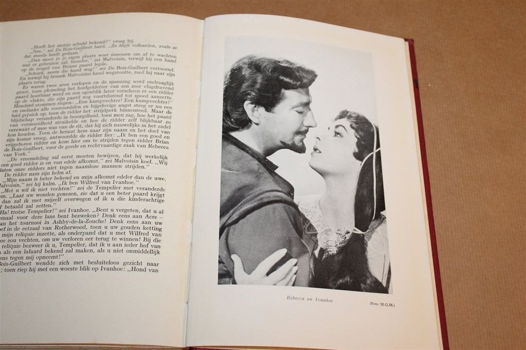 Ivanhoe — Walter Scott, Naverteld met Filmfotos 1953, Boeken, Ophalen of Verzenden, Gelezen