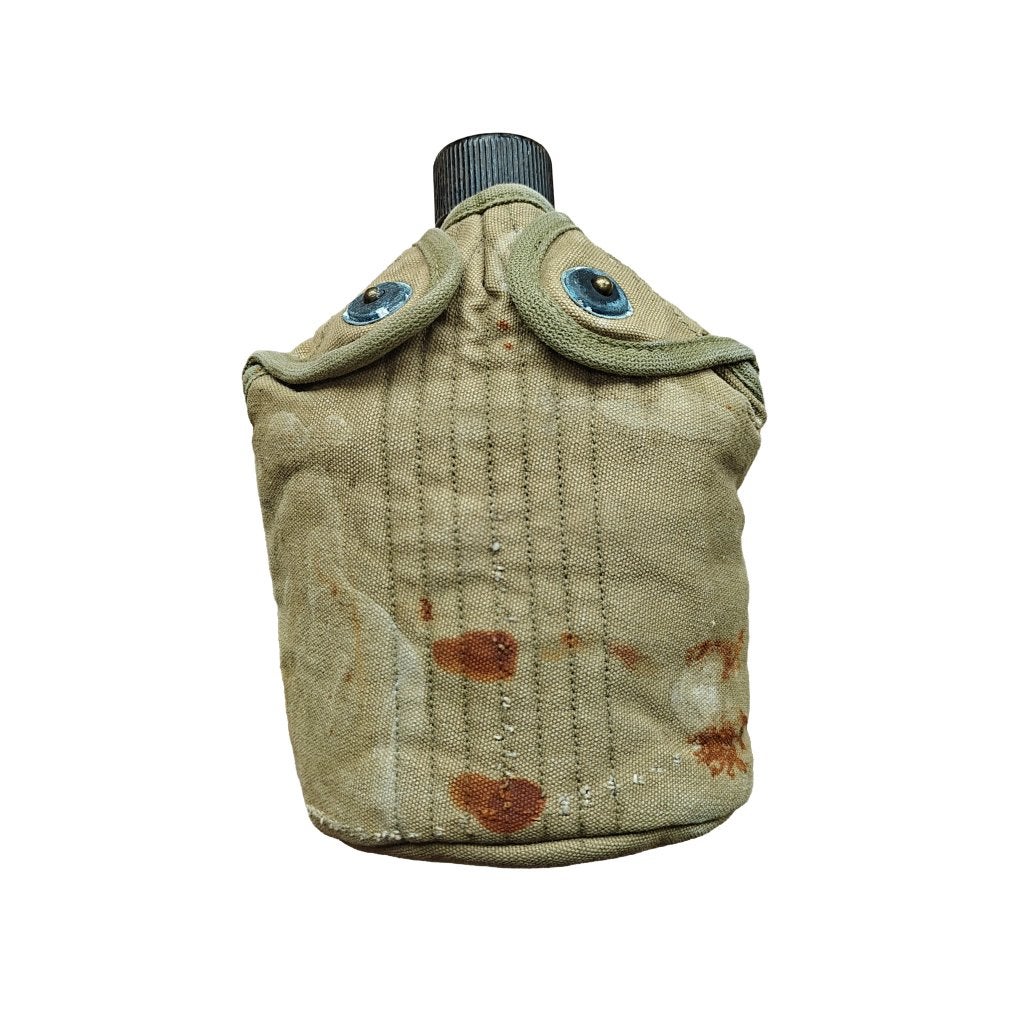 WWII US Canteen With Laundry Code, Ophalen of Verzenden, Amerika, Embleem of Badge