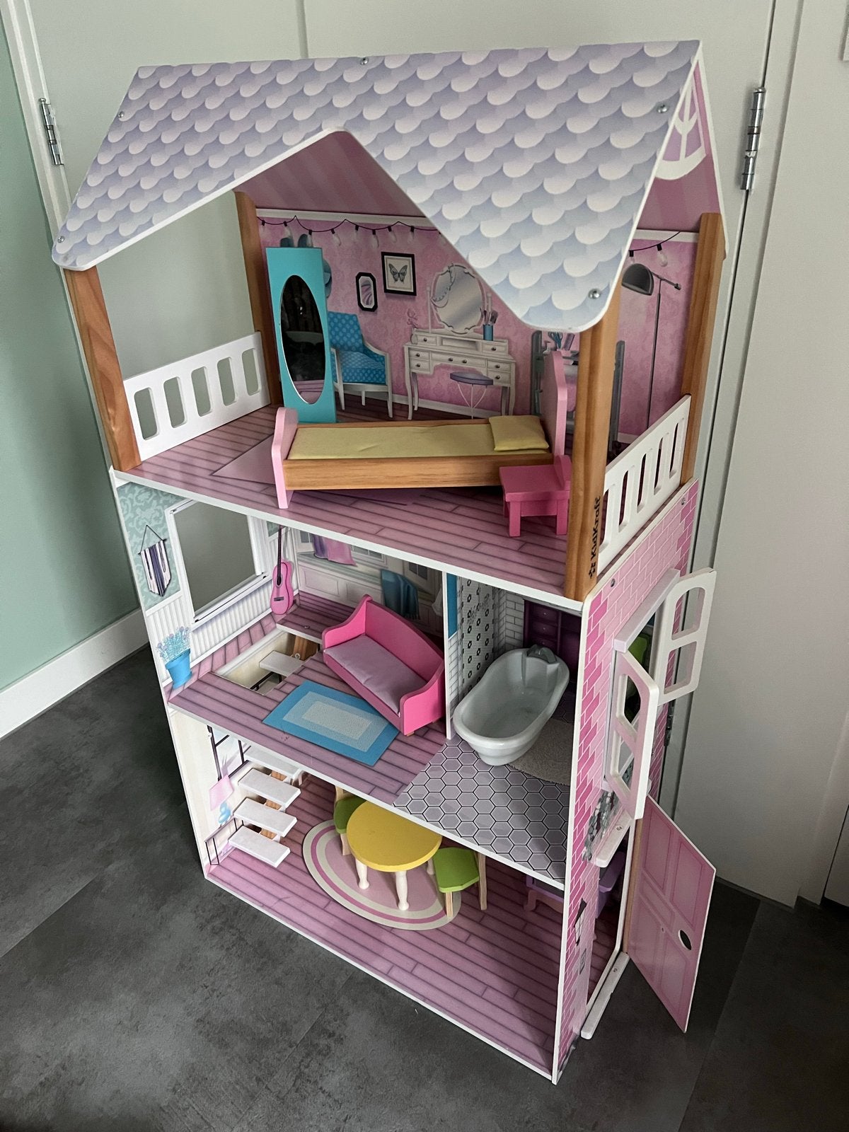 Groot houten poppenhuis met meubels, Ophalen, Zo goed als nieuw, Poppenhuis