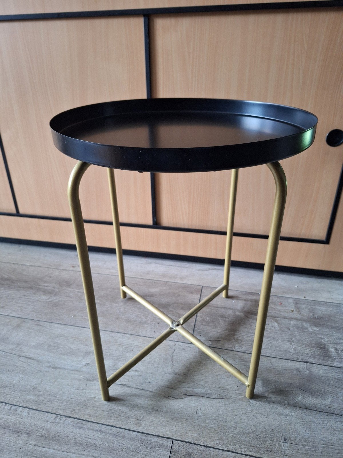 Zwart met goud bijzettafeltje - Zo goed als nieuw, Minder dan 55 cm, Metaal of Aluminium, Rond, Zo goed als nieuw