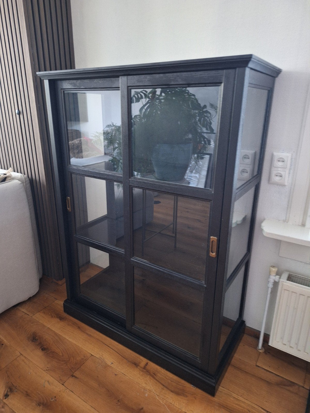 IKEA Malsjo vitrinekast, kleur zwart, Huis en Inrichting, Ophalen, 100 tot 150 cm, 100 tot 150 cm, Zo goed als nieuw
