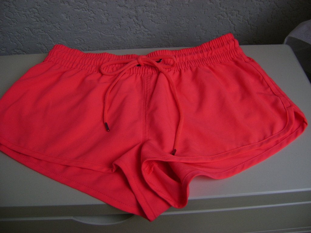 kort fluor roze (zwem)broekje maat 36, Kleding | Dames, Kort, Ophalen of Verzenden, Zo goed als nieuw, Roze