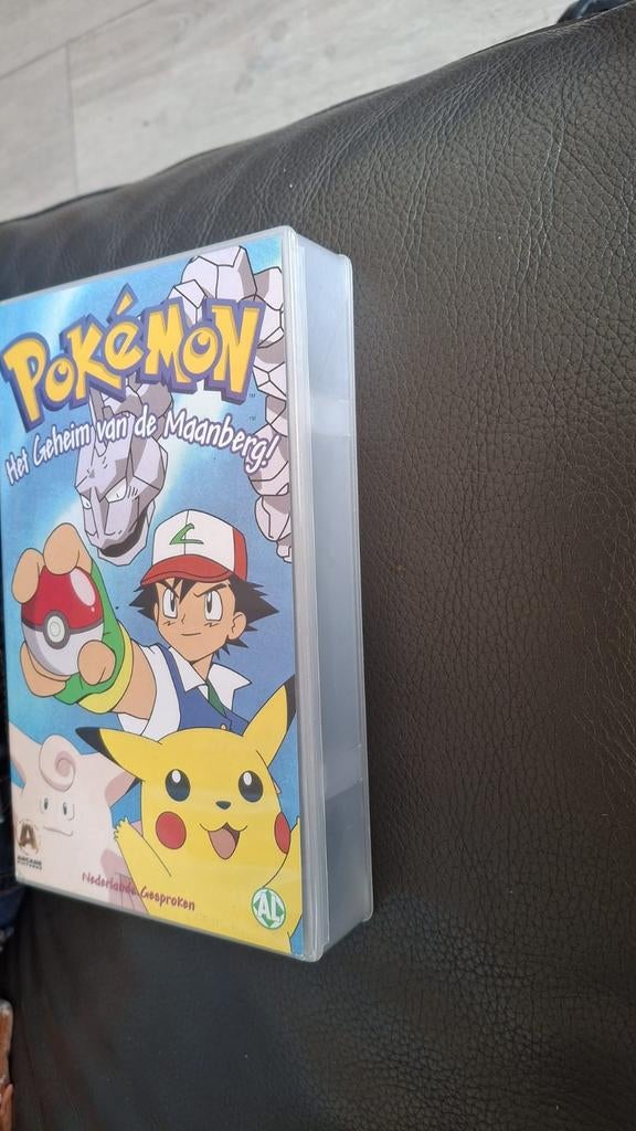 Pokémon: Het Geheim van de Maanberg en De film! VHS, Alle leeftijden, Ophalen of Verzenden, Zo goed als nieuw