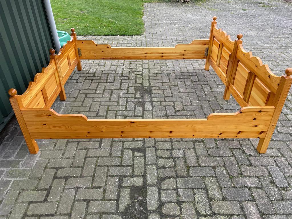 Massief houten grenen bed 2 persoons 180x 200, Huis en Inrichting, Slaapkamer | Bedden, Ophalen, Overige kleuren, Tweepersoons