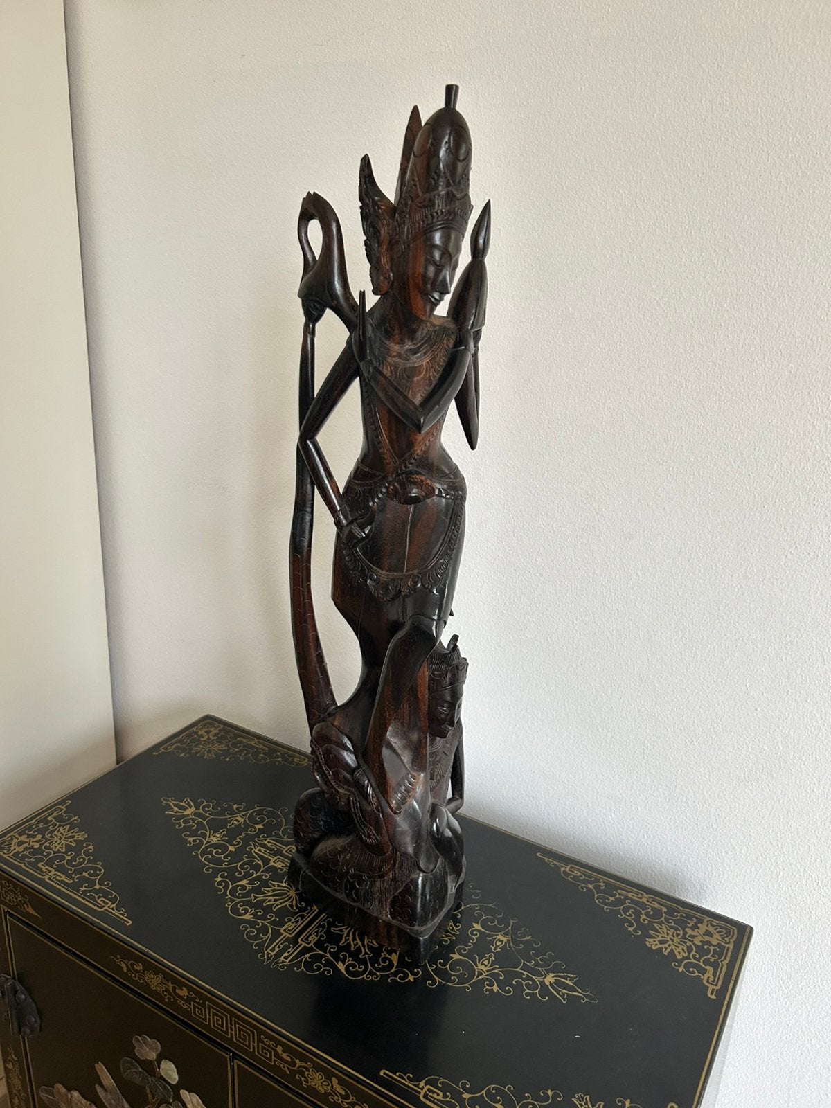 Ebben houten beeld met voorstelling uit de Ramayana, Ophalen of Verzenden