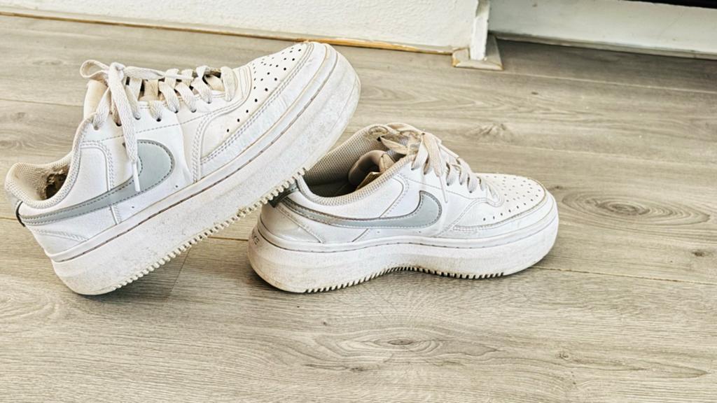 Mooie Nike schoenen voor meisjes - Maat 39, Wit, Ophalen of Verzenden, Sneakers of Gympen, Zo goed als nieuw