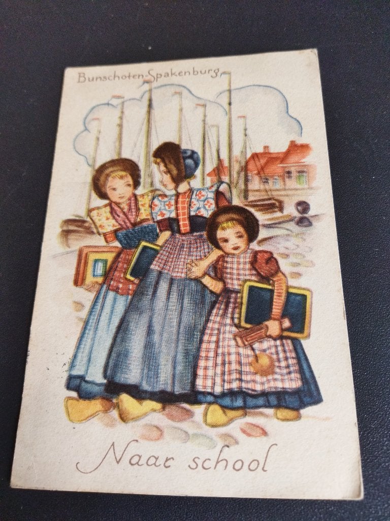 Vintage ansichtkaart Bunschoten Spakenburg naar school, Ophalen of Verzenden, 1940 tot 1960, Gelopen, Utrecht