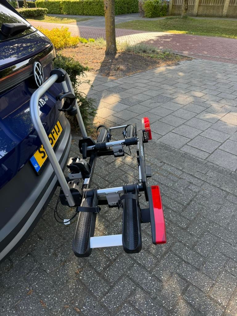 Fietsendrager Uebler I21, Ophalen, Zo goed als nieuw, 2 fietsen, Trekhaakdrager