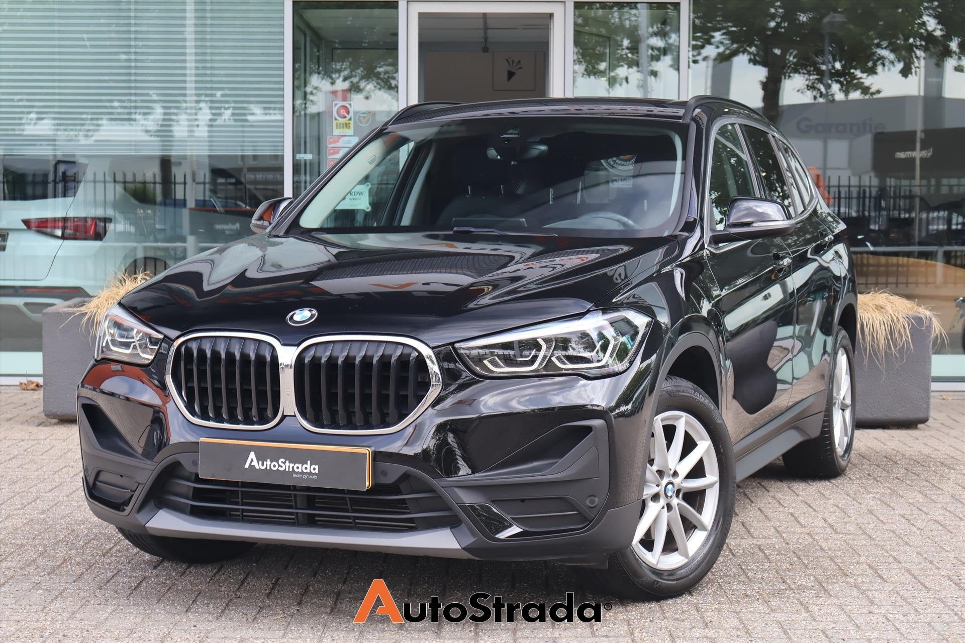 BMW X1 (f48) sDrive18i Business Edition | Camera | Cruise I, Auto's, Gebruikt, Met garantie (alle), Zwart, Origineel Nederlands