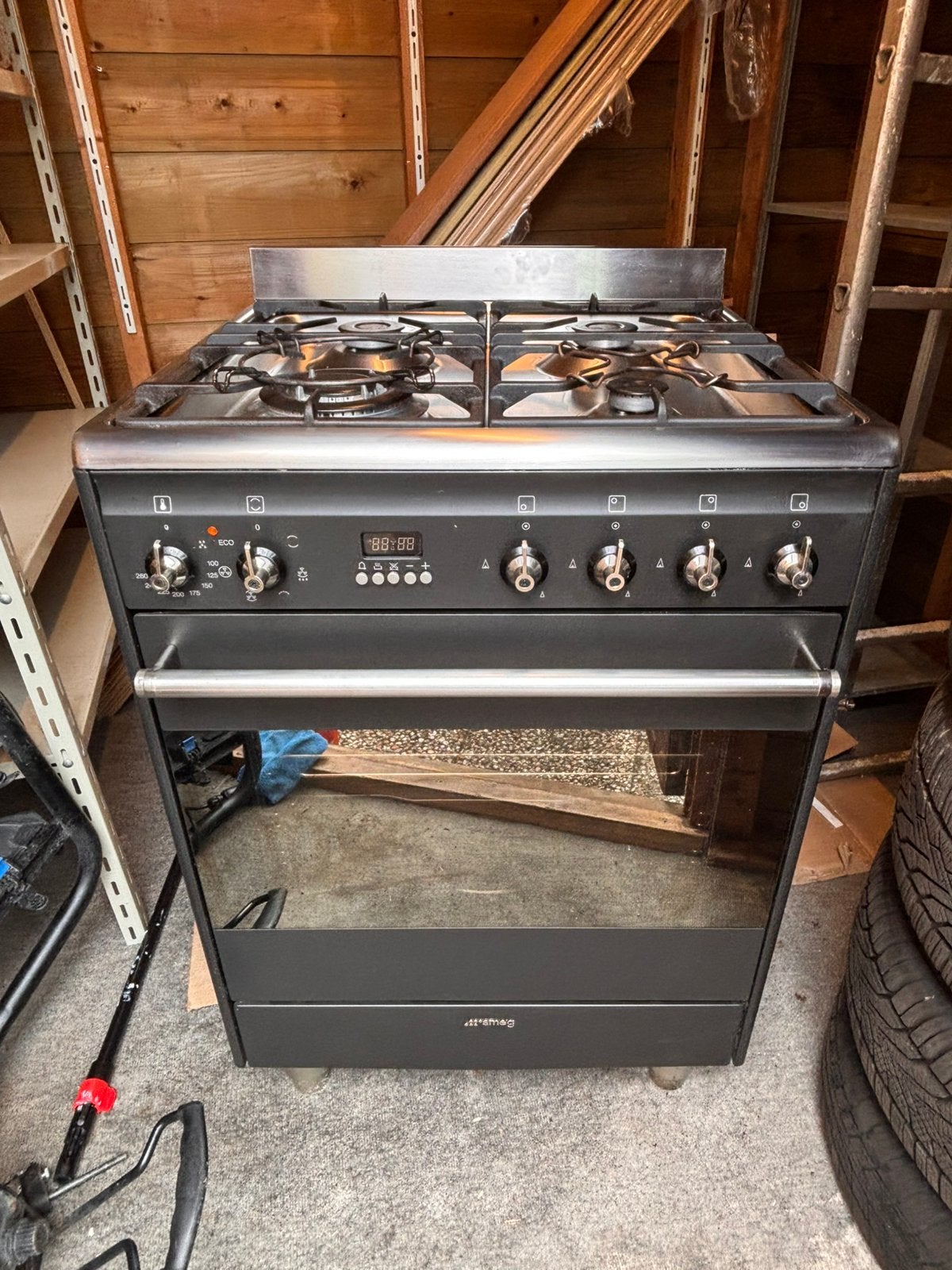 Smeg gasfornuis met oven., Witgoed en Apparatuur, Fornuizen, Ophalen, 60 cm of meer, 4 kookzones, Zo goed als nieuw