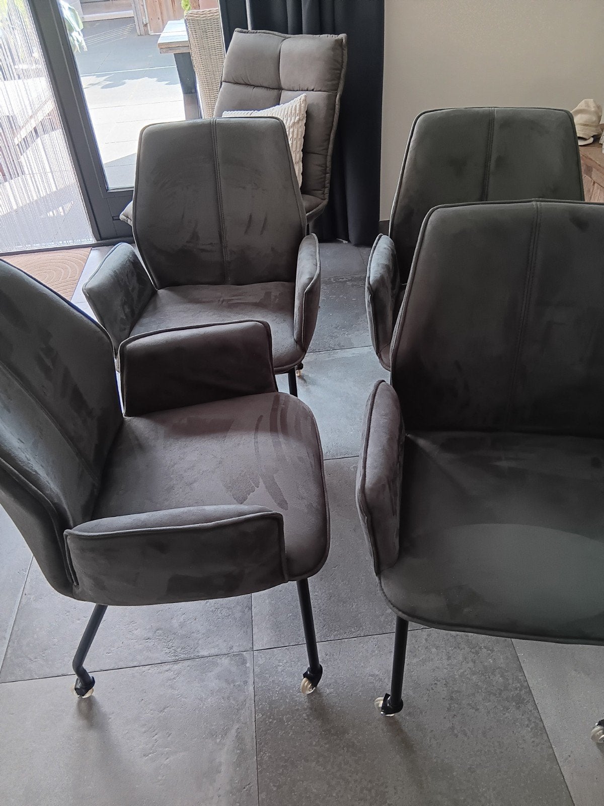 4 stoelen grijs op wieltjes, Huis en Inrichting, Stoelen, Ophalen, Zo goed als nieuw, Grijs, Stof