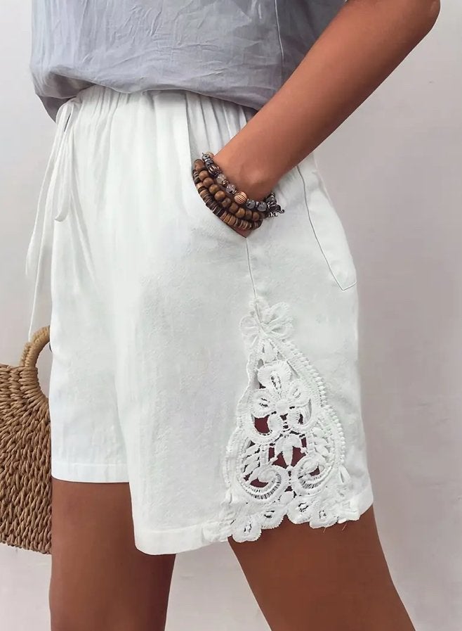 Nieuwe witte shorts met kanten details, maat L, Kleding | Dames, Kort, Wit, Maat 42/44 (L), Nieuw