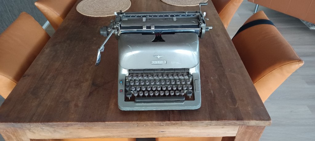 TYPEMACHINE  ADLER (bouwjaar 1958) 25 euro, Ophalen of Verzenden, Gebruikt