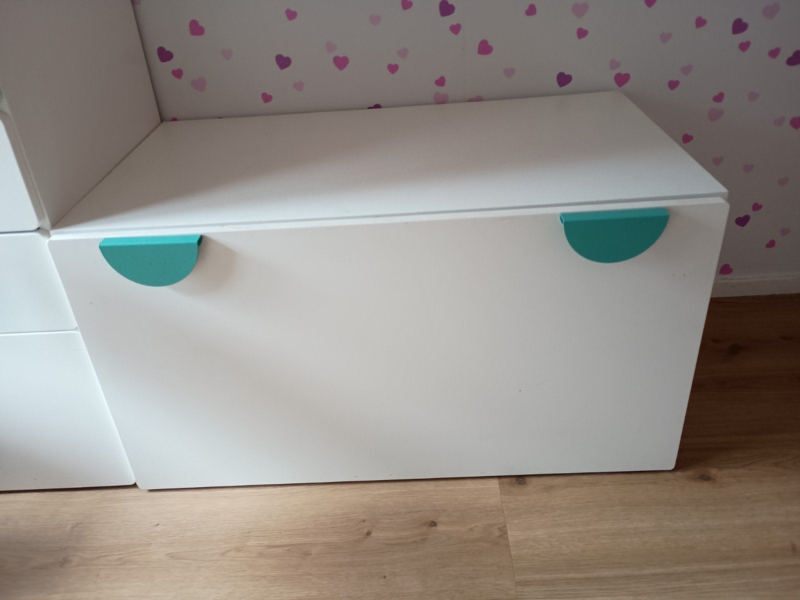 Witte Ikea opbergkast met turquoise handgrepen, Ophalen, Gebruikt