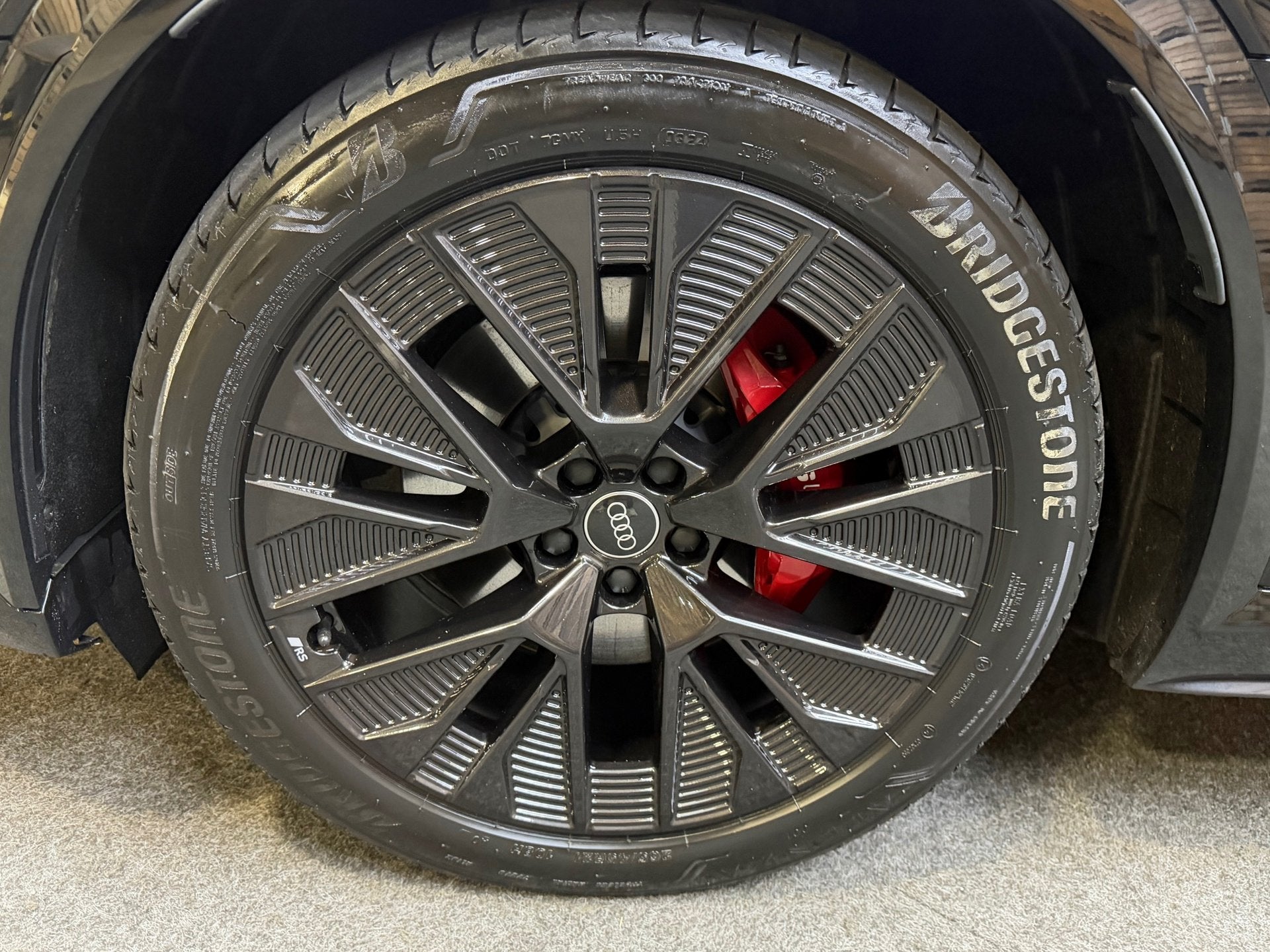 Audi Q8 e-tron SQ8 50 quattro S Edition 95 kWh,21"LM, Pano,, Automaat, Zwart, 95 kWh, 491 km