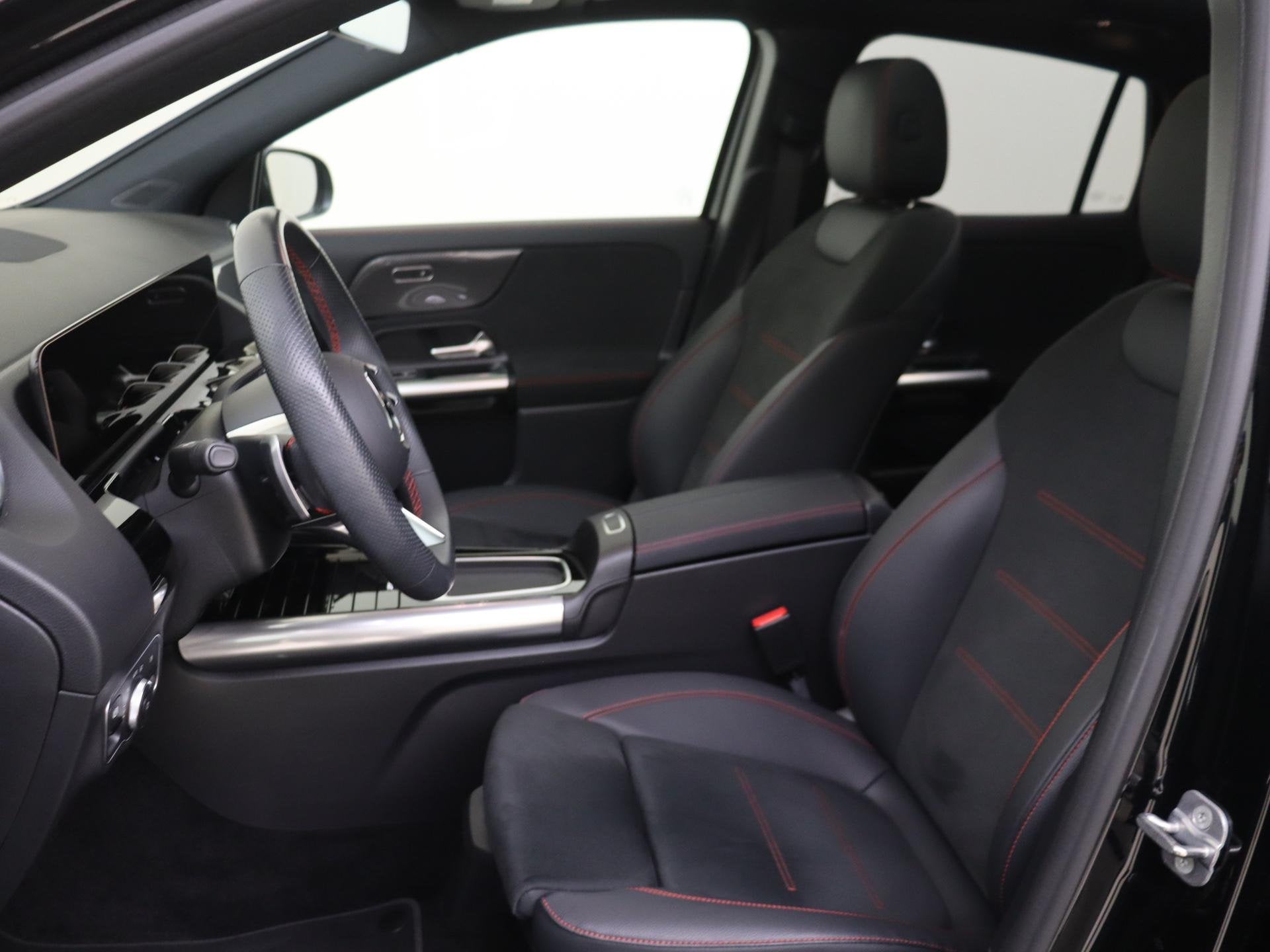 Mercedes-Benz GLA-klasse 250 e Star Edition AMG Line /Panora, Auto's, Stof, 4 cilinders, 16 kWh, Zwart