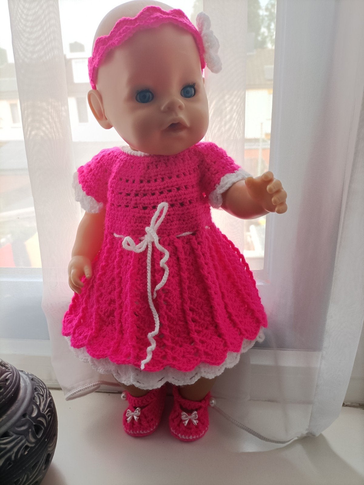 Gehaakte poppenjurk, schoentjes, onderbroekje en haarbandje, Ophalen of Verzenden, Nieuw