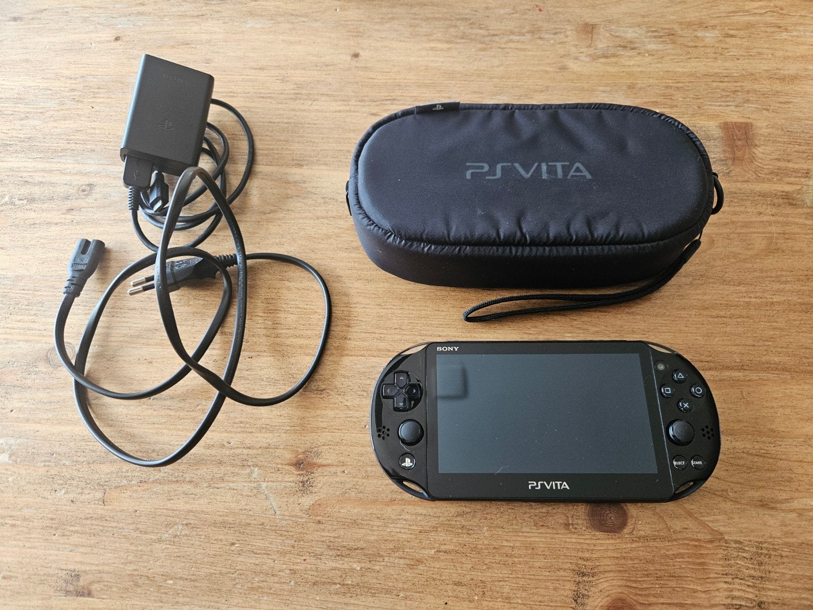 PlayStation Vita 2000 Slim + Originele 32GB Geheugenkaart, Ophalen, Zo goed als nieuw